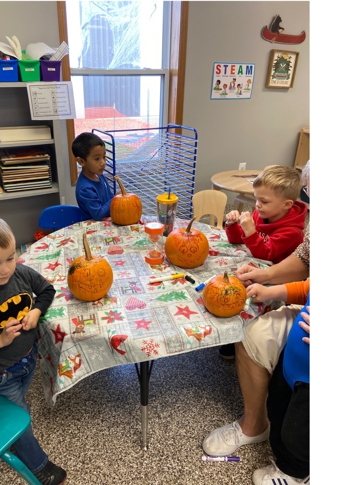 Linn Preschool having fun decorating their pumpkins!