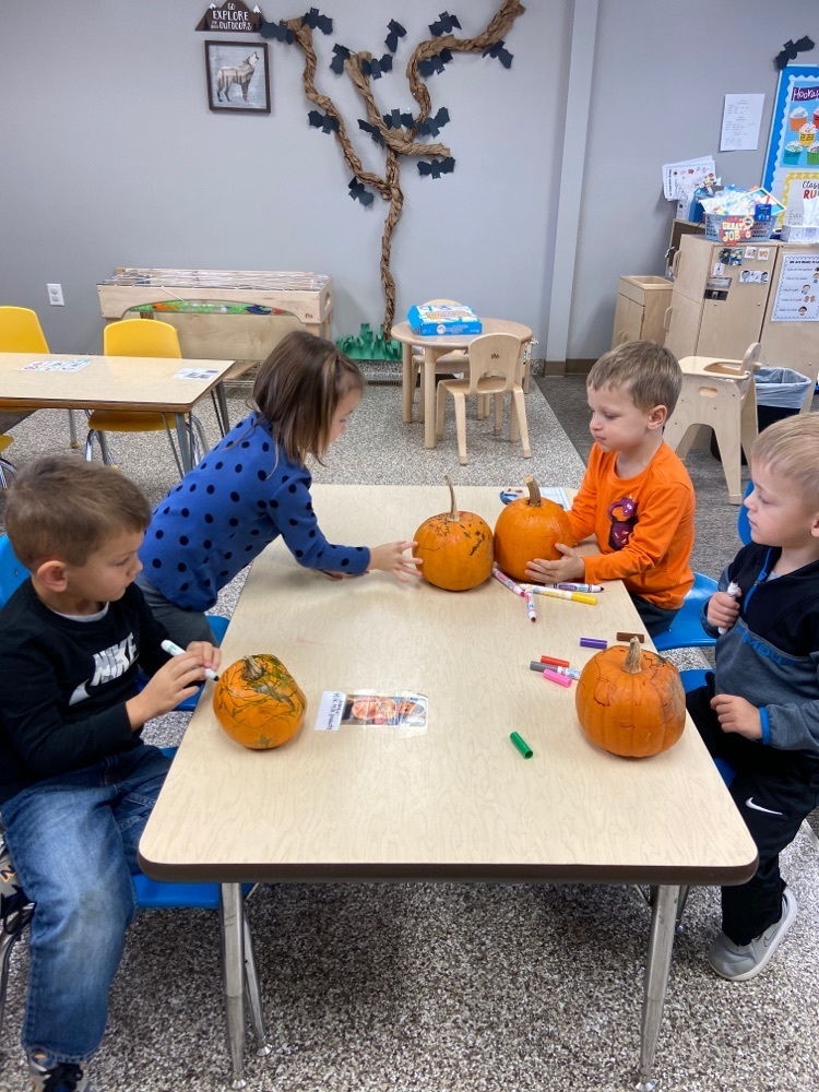 Linn Preschool excited about decorating their pumpkins! Thank you Terra Winters for the pumpkins!