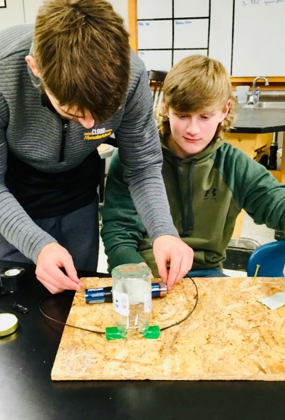 What do glass jars, batteries, and pencil lead have in common?  They are all materials that STEAM used to make their own lightbulbs.  Students began their investigation into  how electrical energy is used in lightbulbs as  radiant  and thermal energy today by building their own lightbulb.